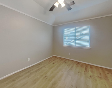 4731 Silverlake Drive - Photo Thumbnail 10