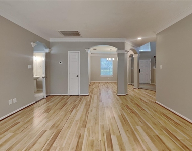 4731 Silverlake Drive - Photo Thumbnail 1