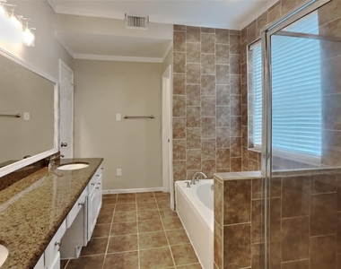 4731 Silverlake Drive - Photo Thumbnail 9