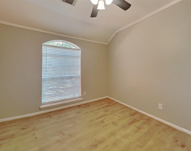 4731 Silverlake Drive - Photo Thumbnail 15