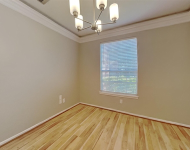 4731 Silverlake Drive - Photo Thumbnail 5