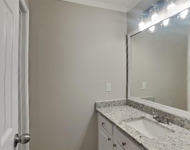 4731 Silverlake Drive - Photo Thumbnail 16