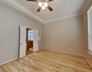 4731 Silverlake Drive - Photo Thumbnail 7