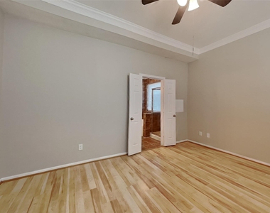 4731 Silverlake Drive - Photo Thumbnail 8