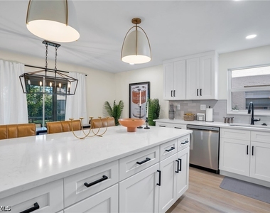 1549 Sandpiper Street - Photo Thumbnail 4