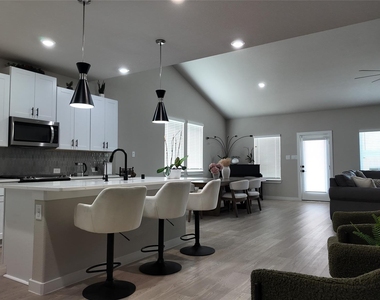 1578 King Ranch Road - Photo Thumbnail 3