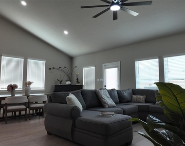 1578 King Ranch Road - Photo Thumbnail 6