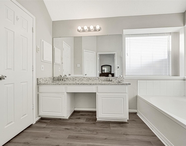 804 Cherry Blossom Drive - Photo Thumbnail 15