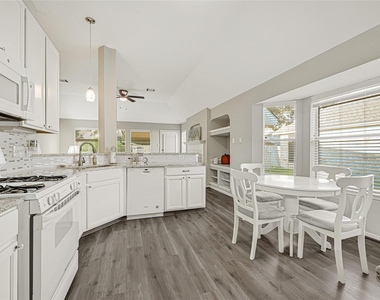 804 Cherry Blossom Drive - Photo Thumbnail 2