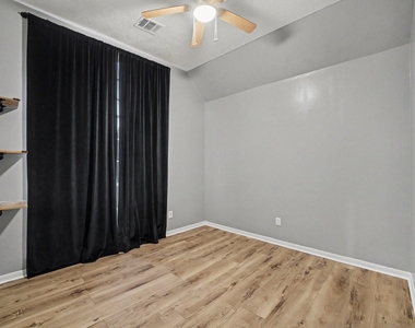 8511 Shellville Court - Photo Thumbnail 15