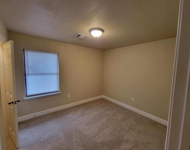 2512 12th Street - Photo Thumbnail 5