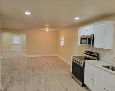 2512 12th Street - Photo Thumbnail 7