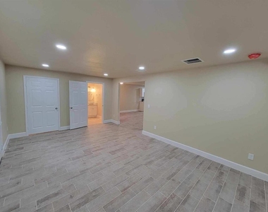 2512 12th Street - Photo Thumbnail 1