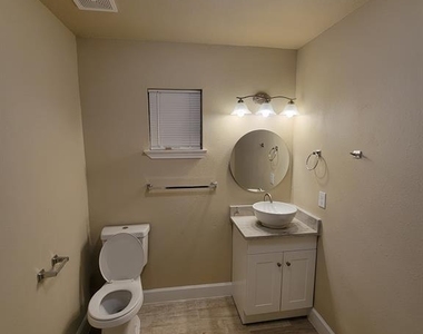 2512 12th Street - Photo Thumbnail 4