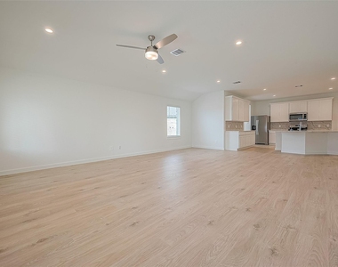3918 Winterbourne Way - Photo Thumbnail 4