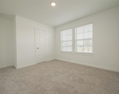3918 Winterbourne Way - Photo Thumbnail 9