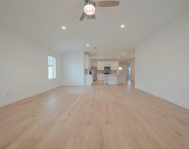 3918 Winterbourne Way - Photo Thumbnail 2