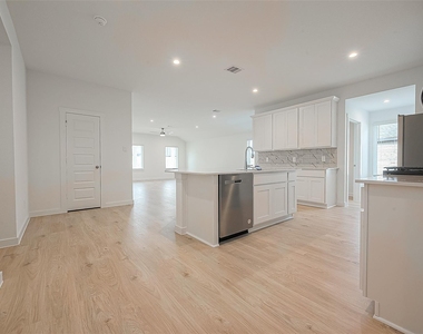3918 Winterbourne Way - Photo Thumbnail 3