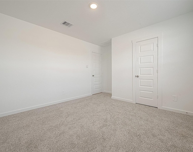 3918 Winterbourne Way - Photo Thumbnail 5