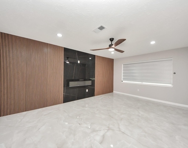 1503 Locklaine Drive - Photo Thumbnail 9