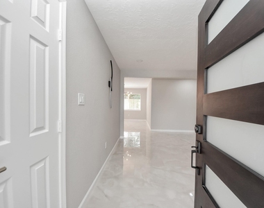 1503 Locklaine Drive - Photo Thumbnail 4