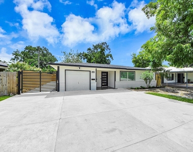 1503 Locklaine Drive - Photo Thumbnail 2