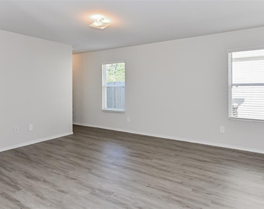 931 Imperial Heights Drive - Photo Thumbnail 3