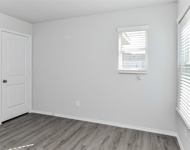 931 Imperial Heights Drive - Photo Thumbnail 5