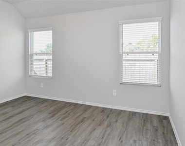 931 Imperial Heights Drive - Photo Thumbnail 4