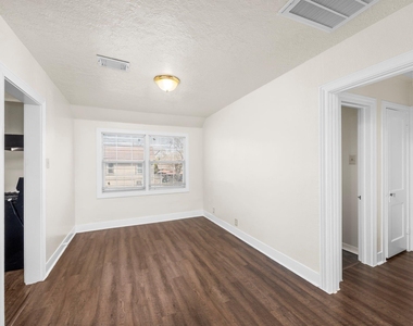 1501 Godwin Street - Photo Thumbnail 8