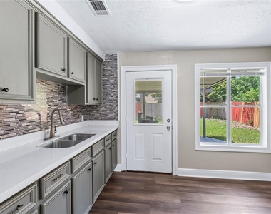 3120 Carter Street - Photo Thumbnail 8