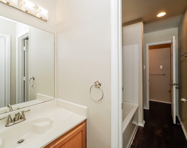 8000 Stowe Springs Lane - Photo Thumbnail 12