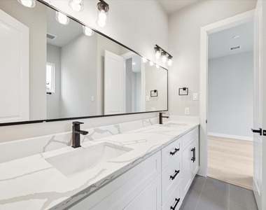 5811 Mansfield Heights Ln - Photo Thumbnail 9