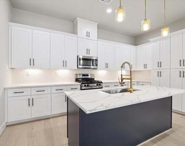 5811 Mansfield Heights Ln - Photo Thumbnail 2