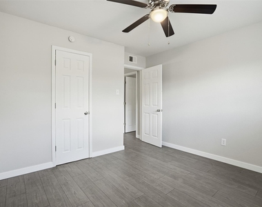 201 S Kansas Avenue - Photo Thumbnail 12