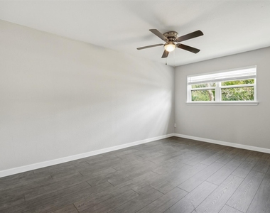 201 S Kansas Avenue - Photo Thumbnail 7