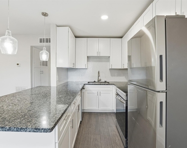 201 S Kansas Avenue - Photo Thumbnail 1