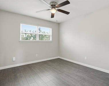 201 S Kansas Avenue - Photo Thumbnail 11