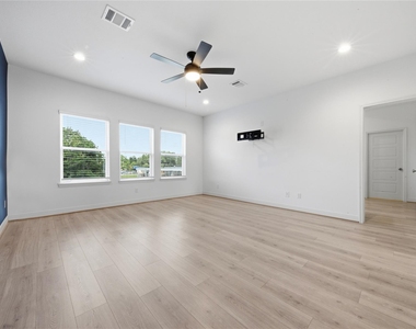 8903 Grovner Place - Photo Thumbnail 14