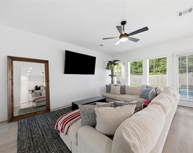 8903 Grovner Place - Photo Thumbnail 6