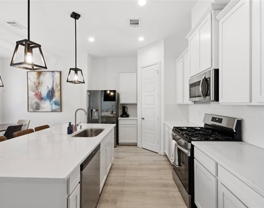 8903 Grovner Place - Photo Thumbnail 8