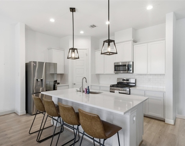 8903 Grovner Place - Photo Thumbnail 7