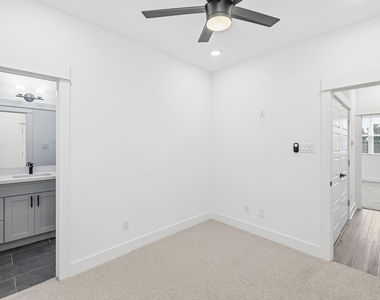 1404 Mansfield Street - Photo Thumbnail 14