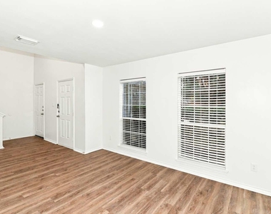 1415 Mcgee Lake Court - Photo Thumbnail 6