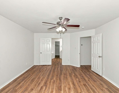 1415 Mcgee Lake Court - Photo Thumbnail 7