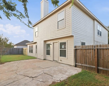 1415 Mcgee Lake Court - Photo Thumbnail 14