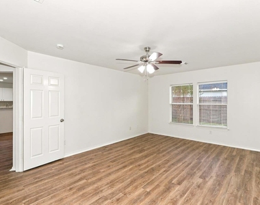 1415 Mcgee Lake Court - Photo Thumbnail 9