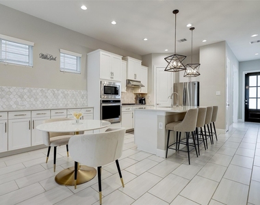 9923 Granary Mill Place - Photo Thumbnail 2
