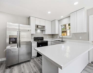 9210 Crestview Drive - Photo Thumbnail 2