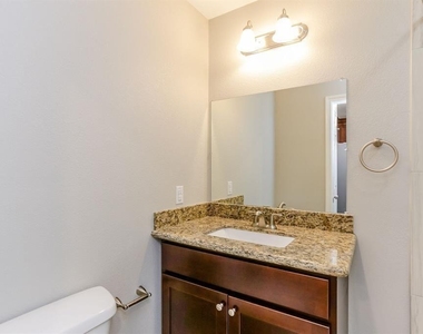 808 1/2 W Main Street - Photo Thumbnail 9